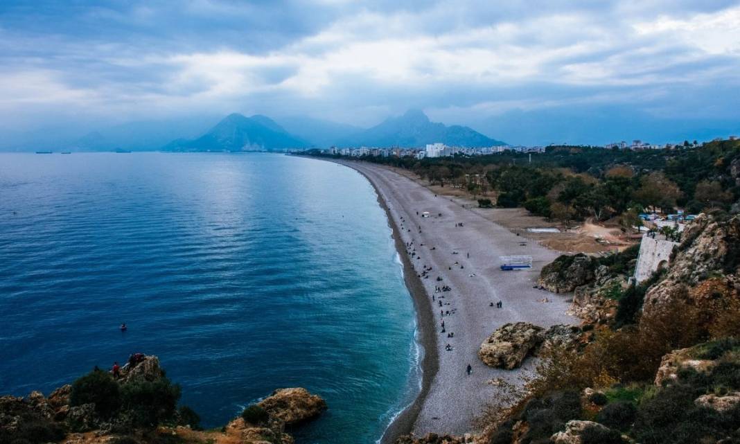 "Sonbaharda Denize Girilir mi?" Sorusunun Yanıtı Antalya'da! 3